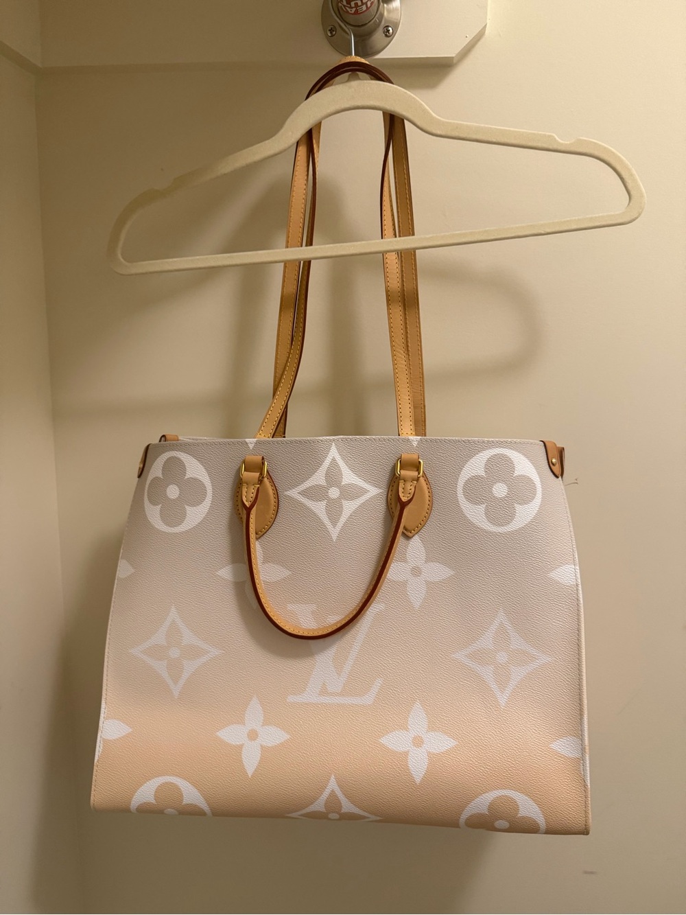 Louis Vuitton OnTheGo GM tote bag Never wore it